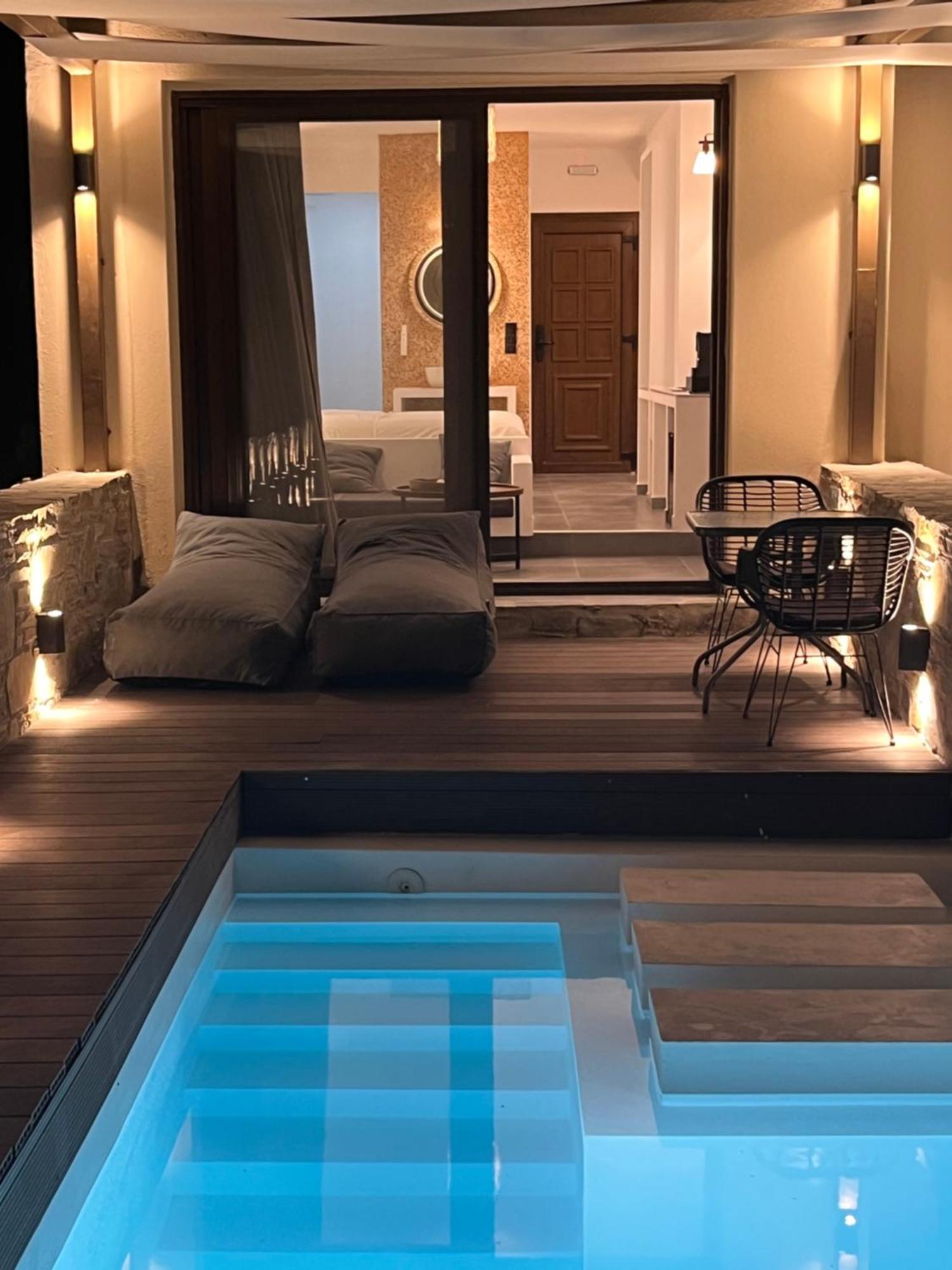 Hotel Holidays &