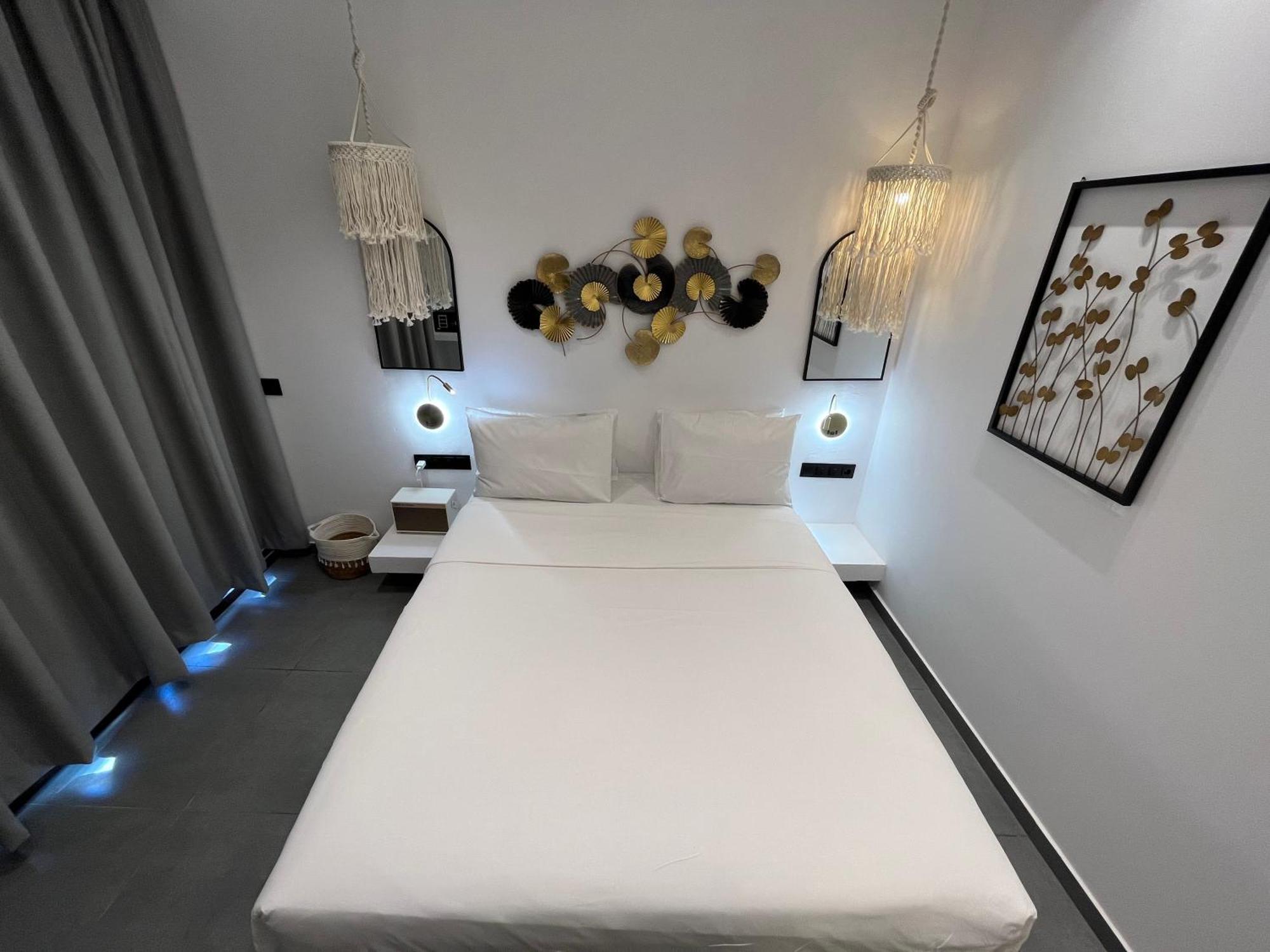 Holidays & 5* Skopelos Town