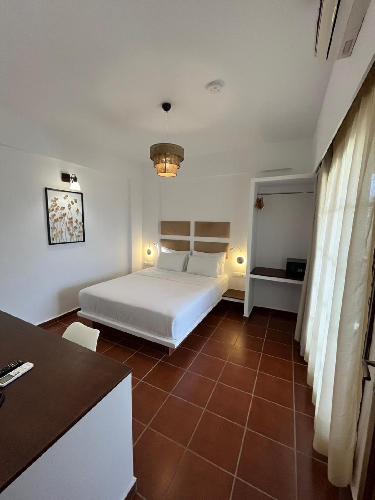 Holidays & Hotel