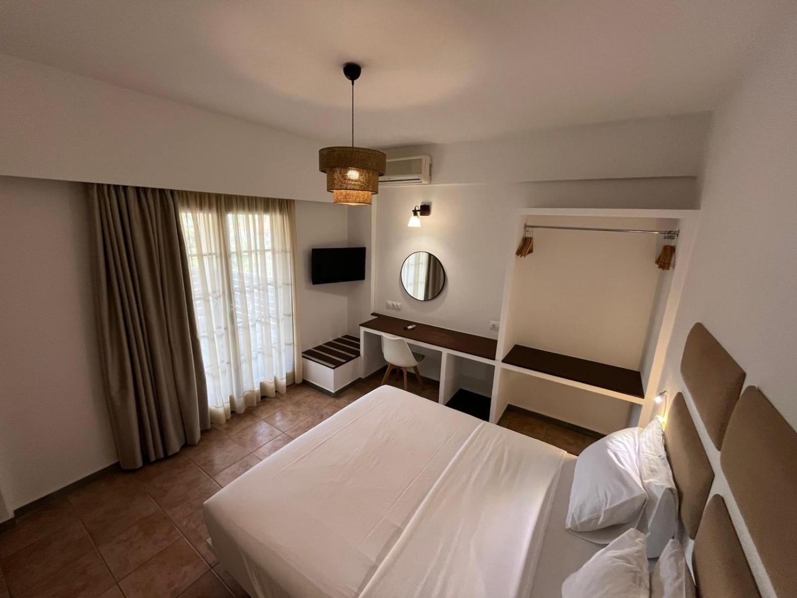 Hotel Holidays &